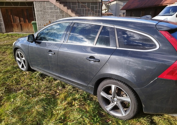 Volvo V60 cena 31500 przebieg: 250000, rok produkcji 2011 z Trzebiatów małe 46